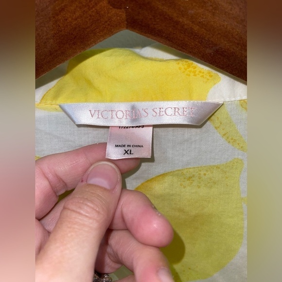 Victoria Secret Lemon Print Pajama Top Size XL - Picture 2 of 5